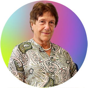 Auf dem Bild ist Frau Elfriede Wilts. Sie trägt ein gemustertes, helles Oberteil.